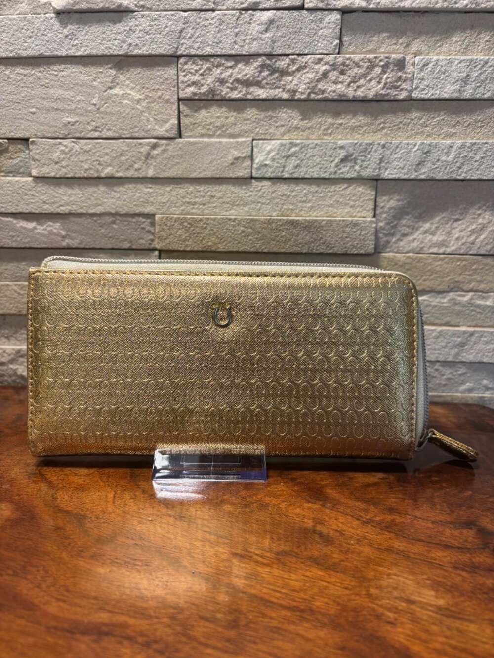 NWOT Suisinho Gold Horseshoe Wallet Feng Shui Fortune Long Zip Around No Defects